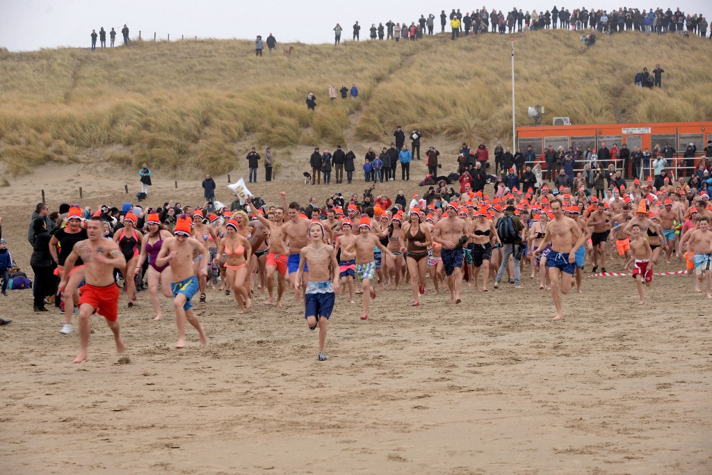 ../Images/Nieuwjaarsduik Nederzandt 2017 023.jpg